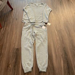 NWT 2 piece Sweatshirt and Jogger set Shirt Size Medium Joggers Size Small